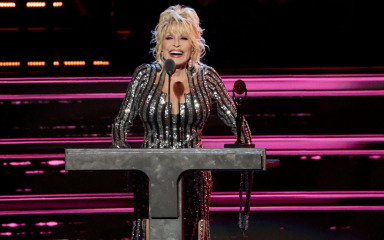Dolly Parton dobila 100 milijuna dolara od Jeffa Bezosa
