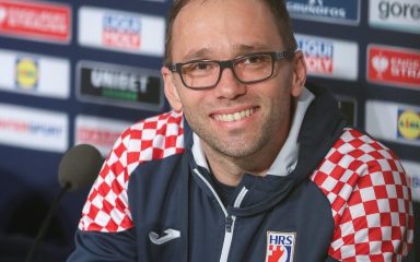 Izbornik rukometne reprezentacije objavio širi popis igrača za nastup na SP-u u Švedskoj i Poljskoj