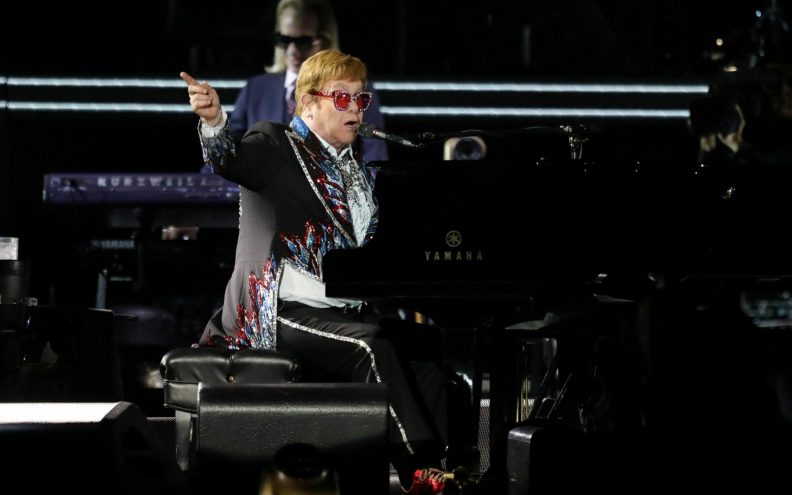 Elton John zaključio oproštajnu turneju i publici poručio: “Zbogom!”