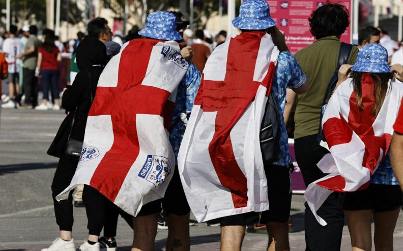 FIFA zabranila engleskim navijačima odjeću križara, tvrde da je to uvreda za arapske navijače i muslimane