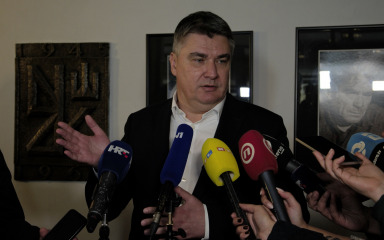 Milanović: Ova Vlada ima kontinuitet razaranja Ustava