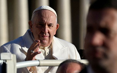 Papa Franjo pozvao na molitve za bivšeg papu Benedikta: “Jako je bolestan”