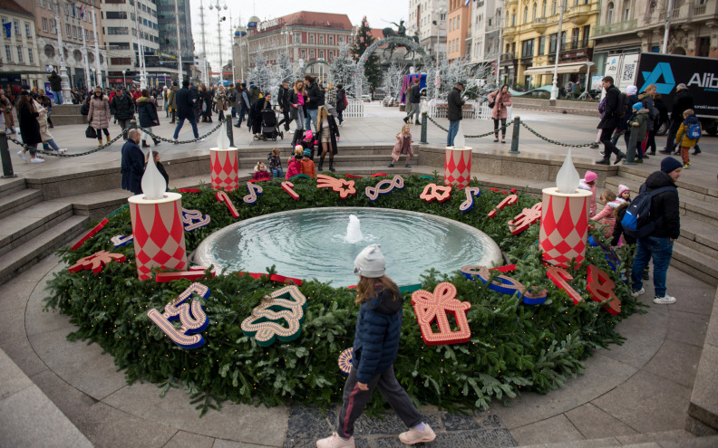 Gradonačelnik Tomašević zapalio prvu adventsku svijeću na glavnom zagrebačkom trgu