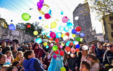 Dječji Advent sutra kreće uz kostimirane likove, konfete i balon-eksploziju