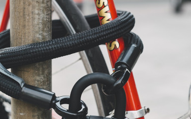 Lopovi ukrali mobitel i bicikl