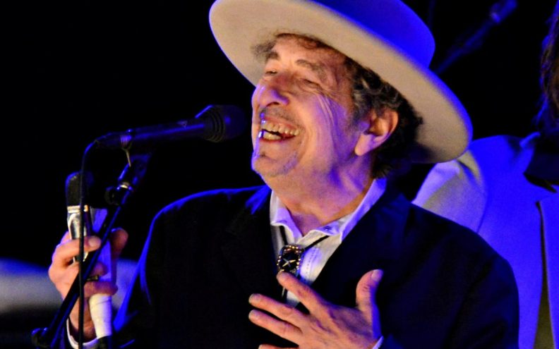 Bob Dylan ispričao se radi uporabe stroja za autografiranje, otkrio ga obožavatelj