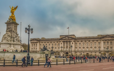 Članica britanske kraljevske kuće dala ostavku nakon rasističkog incidenta