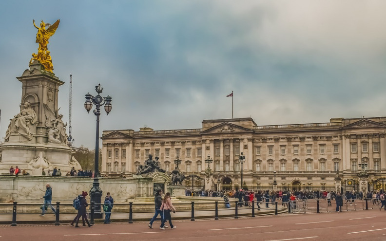 Članica britanske kraljevske kuće dala ostavku nakon rasističkog incidenta