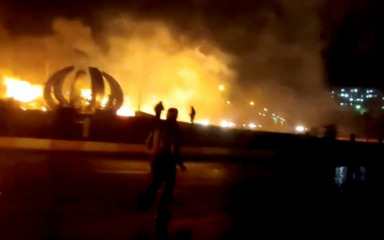 Prosvjedi u Iranu: Zapaljen dom osnivača Islamske Republike