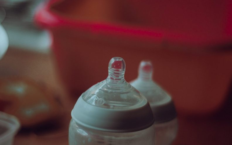 Staklene, plastične ili jednokratne: koju vrstu bočice za bebe odabrati?