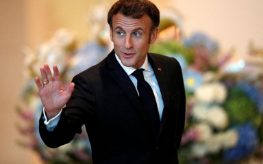 Macron odgovara europske kompanije od selidbe u SAD