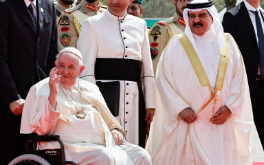 Papa u Bahreinu osudio naoružavanje koje gura svijet u ‘propast’