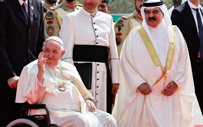 Papa u Bahreinu osudio naoružavanje koje gura svijet u 'propast'
