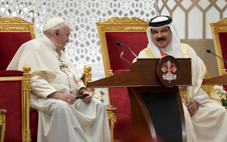 Prvog dana posjeta, Papa Franjo u svojem govoru osudio svako kršenje ljudskih prava
