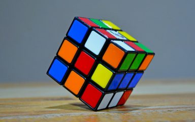 VIDEO Novi rekord: pogledajte koliko je Rubikovih kocki složeno u jednom danu