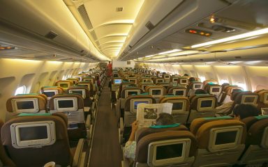 ZA SRIJEDU Najviša žena na svijetu prvi puta putovala avionom, aviokompanija maknula šest sjedala
