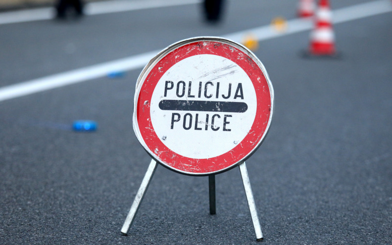 U naletu automobila kod Belog Manastira poginuo pješak