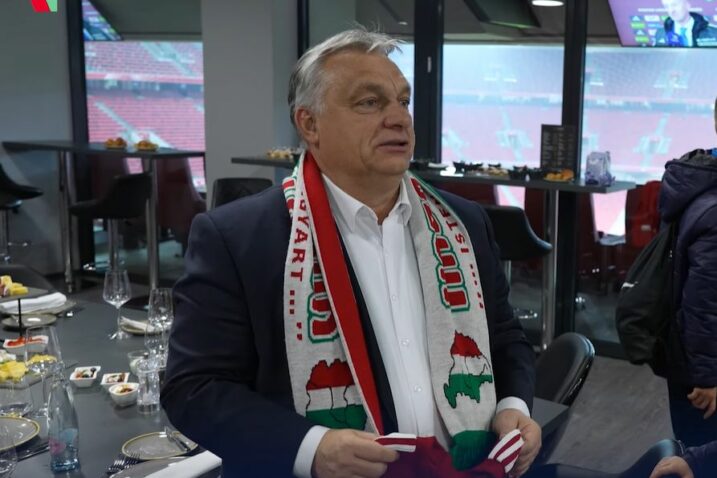 Orban nosio šal kojim prisvaja Rijeku i Hrvatsko primorje