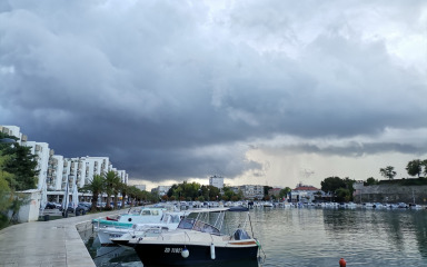 Na Jadranu danas oblačno s malo kiše
