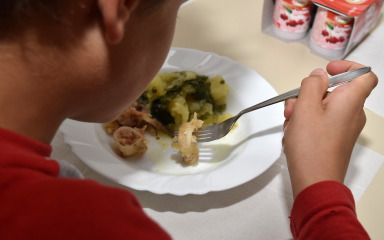 U prvom tjednu samo 60 posto osnovnih škola uspjelo podijeliti besplatne tople obroke