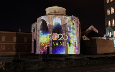 Igra svjetla i novogodišnji vatromet na Sv. Donatu