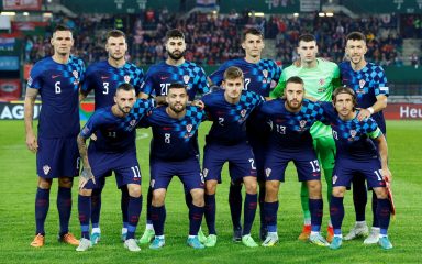 Hrvatska će u polufinalu SP-a prvi put igrati u plavoj varijanti dresova