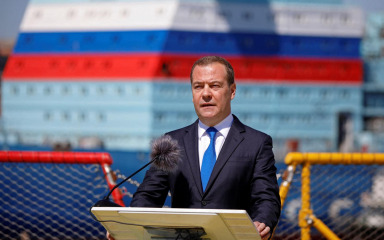 Medvedev poručio kako slanje naprednijeg oružja znači samo nove i jače udare Rusije