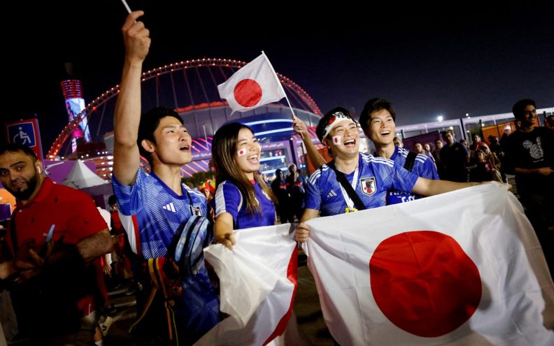 I suzdržani japanski novinari podlegli su euforiji: 