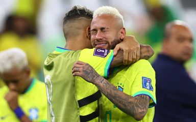 Slike uplakanog Neymara nakon eliminacije sa SP-a su pravi hit, “kockaste” slave čak i srpski portali!