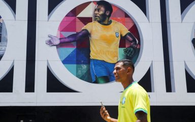 Pele poslao poruku ohrabrenja brazilskim reprezentativcima nakon što ih je Hrvatska eliminirala sa SP-a