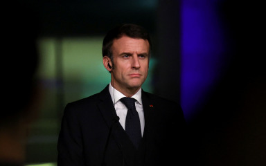 Macron: Želim ruski poraz, no rat će završiti samo pregovorima
