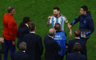 VIDEO Pogledajte kako se Leo Messi prvo obračunao s izbornikom, a onda i dvostrukim strijelcem za Nizozemce