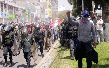 U Peruu zbog prosvjeda proglašeno izvanredno stanje u cijeloj zemlji, vojska održava javnu sigurnost