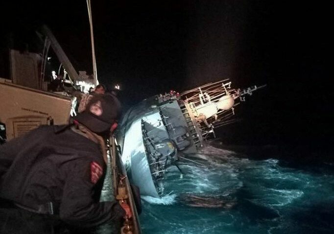 Potonula korveta tajlandske vojske, traga se za još 33 nestala mornara