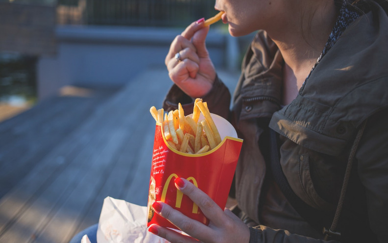 Ruski nasljednik McDonald'sa, Vkusno&točka, Big Mac zamijenio 'Big Hitom'