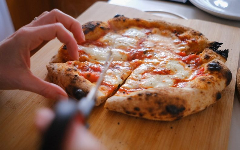 Kako da vam pizza iz pećnice ispadne kao ona restoranska ili čak bolja? Imamo par dobrih savjeta