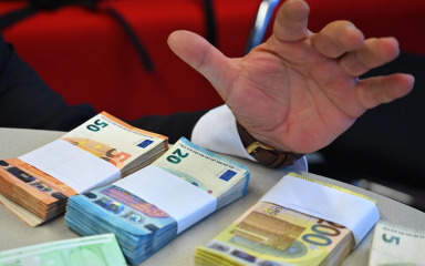 Trgovanje dugovima biznis ‘težak 5 milijardi eura’