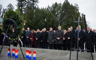 Plenković i izaslanstvo obilježili 23. obljetnicu smrti Franje Tuđmana