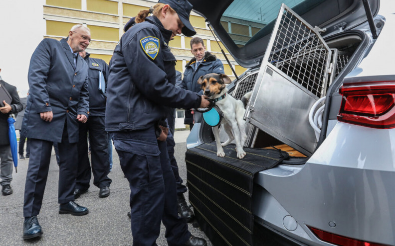 MUP zbog Schengena nabavio 40 specijalnih vozila za prijevoz službenih pasa