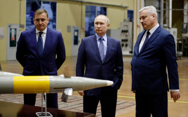 Putin posjetio sjedište ruske vojne industrije: “Pojačajte proizvodnju za rat”