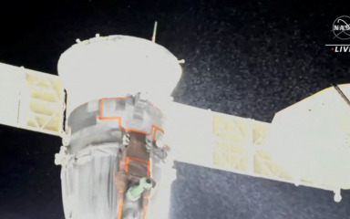 Rusija tvrdi da je uzrok curenja s kapsule Sojuz na ISS-u “sićušna rupica”
