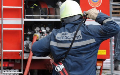 Veliki požar u Splitu gasi 30 vatrogasaca
