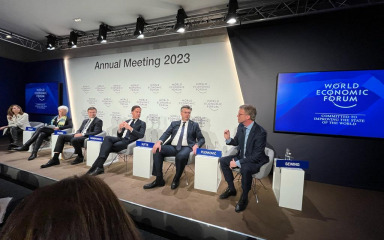 Premijer u Davosu:” Ulaskom u eurozonu postali smo zaštićeniji od kriza”
