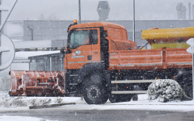 Snijeg i bura kao i jučer paraliziraju promet diljem Hrvatske
