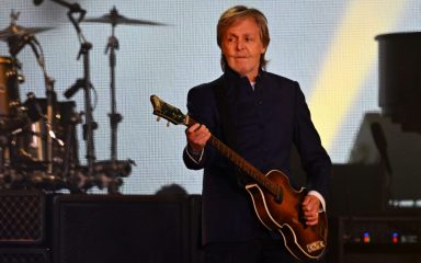 McCartneya zamalo pregazio auto na zebri Abbey Road pri snimanju filma