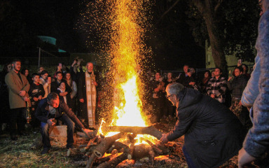 Vjernici pravoslavne vjeroispovijesti proslavili Badnju večer