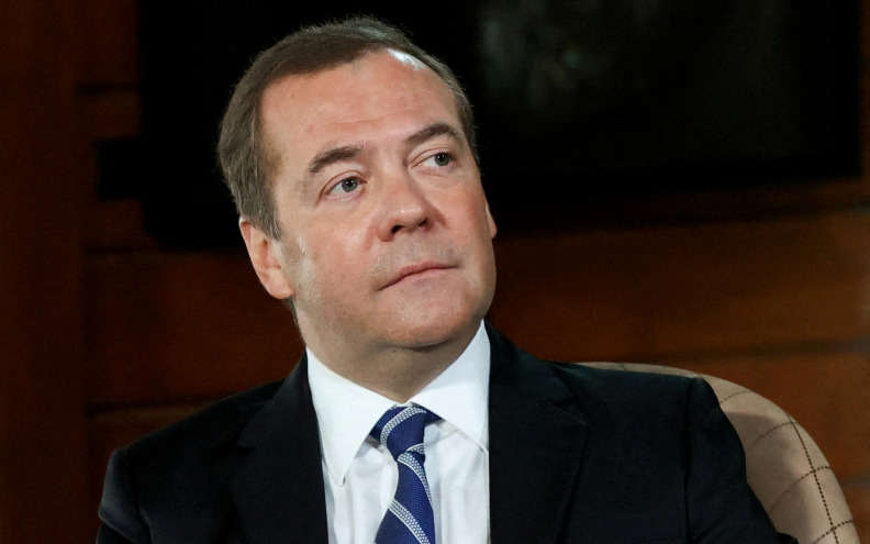 Medvedev:” Moramo povećati proizvodnju tenkova pošto Zapad pomađe Ukrajini”
