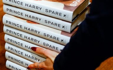 Memoari britanskog princa Harryja najprodavanija su publicistička knjiga u povijesti