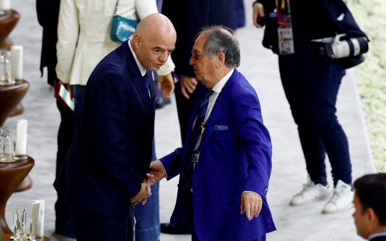 Prvo je pao s mjesta čelnika Francuskog nogometnog saveza zbog Zidanea, a sada je pod istragom zbog “seksualnog uznemiravanja”