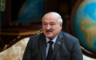 Lukašenko: “Svako Bjelorus mora znati rukovati oružjem”